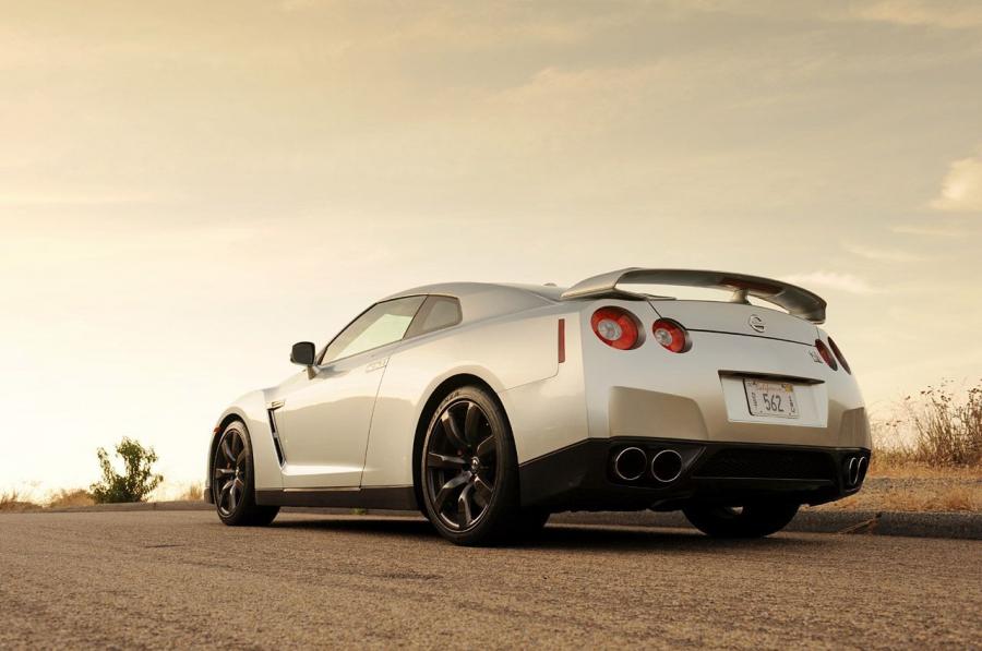  Nissan GT-R 2010 года  (фото 39 из 44)